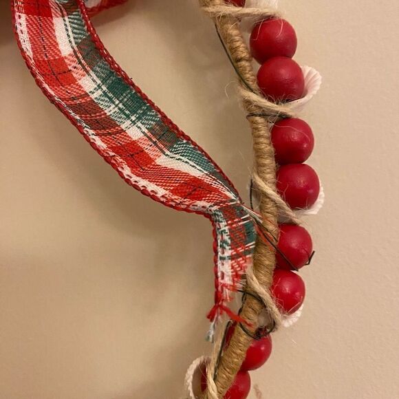 Handcrafted Seashell and Red‎ Beads Christmas Holiday Wreath 9” - Picture 7 of 11